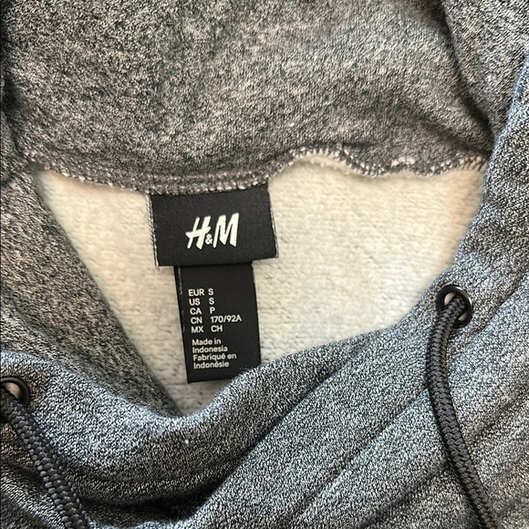 H&M- Men's Gray and Black Turtleneck Sweater - Picture 7 of 8